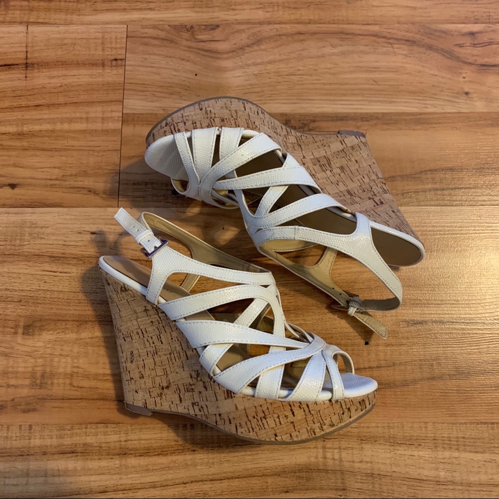 X-appeal white strap wedges